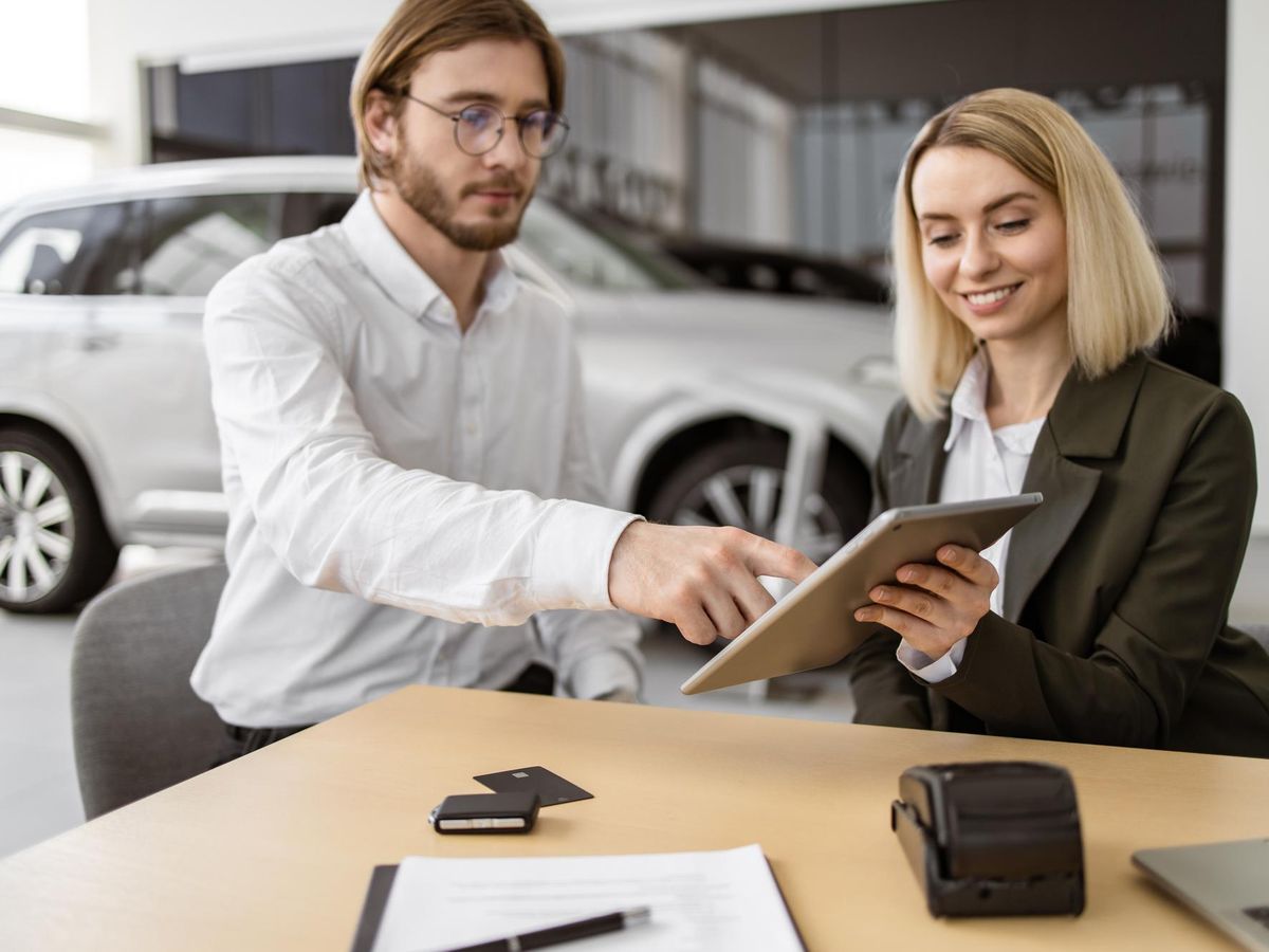 Finansowanie pojazdów firmowych – leasing czy kredyt? Kompleksowe porównanie dla przedsiębiorców